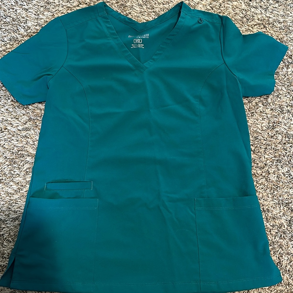Momentum by Maevn Scrub Top- Size M